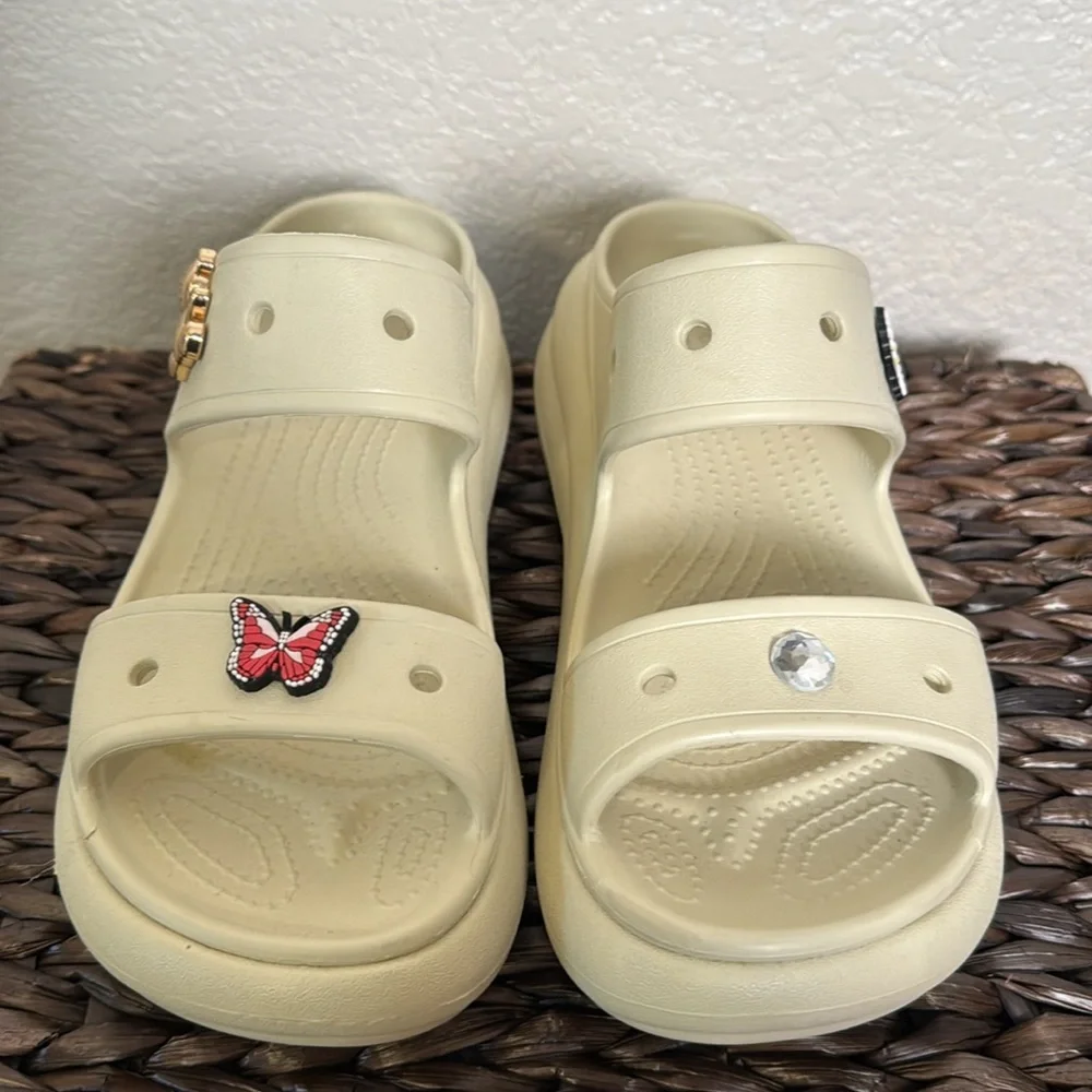 Crocs Women’s Size 10 Crush‎ Sandal Bone Color 2-Inch Heel Charms Included